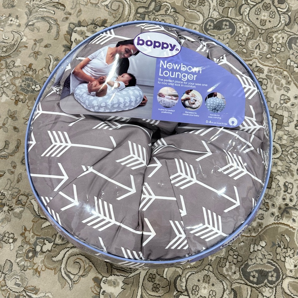 Boopy newborn infant lounger